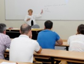 Los policías aprenden cómo actuar con menores infractores