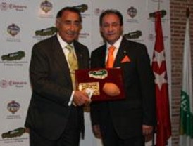 Homenaje de los empresarios de Colmenar de Oreja a Santos Campano