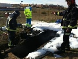 Dos heridos al arder la depuradora de una piscina abandonada que usaban como infravivienda