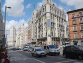 Cortes en Gran Vía por el karaoke del centenario