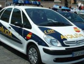 Detenido por agredir a una mujer y a su defensor