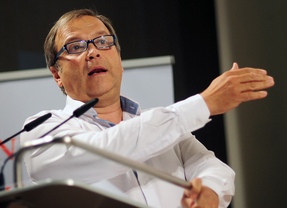 Carmona niega ser el candidato "del aparato" del PSOE