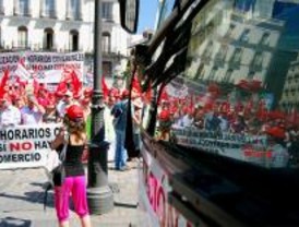 Marcha hasta la Asamblea para protestar contra la Ley de Horarios Comerciales