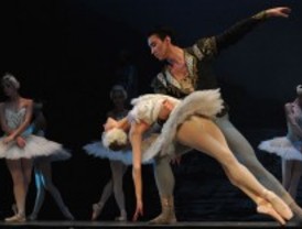 El lago de los cisnes en el Compac Gran Vía