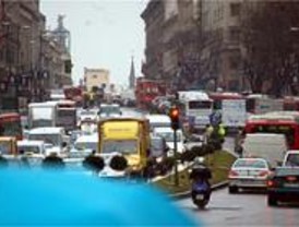 La lluvia causa retenciones en 198 kilómetros en todas las vías, 52 en la M-40