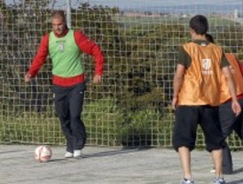 El Atlético de Madrid visita a los menores infractores de El Pinar
