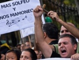 Un 'concierto' por la educación musical pública reúne a padres, alumnos y profesores contra los recortes