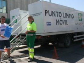 Parla reparte 24.000 bolsas de recogida de envases y papel para ayudar a los vecinos a reciclar