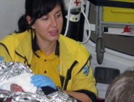 Una mujer da a luz en una ambulancia del SAMUR en Carabanchel