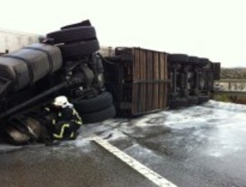 Restablecido el acceso a Madrid por la A-1 tras el accidente de un camión