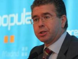 Granados acusa a Zapatero de generar 'recesión'