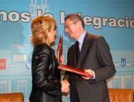 Aguirre y Gallardón piden compromiso con las victimas del terrorismo