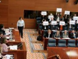 PSOE acusa a Aguirre de ganar tiempo 'destruyendo documentación pública'
