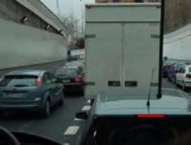 130 kilómetros de atascos por las lluvias