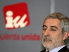 IU pide el voto de 'corazón' contra la política de 'Salsa Rosa'