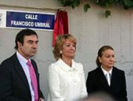 Descubierta la placa de la calle con el nombre de Francisco Umbral