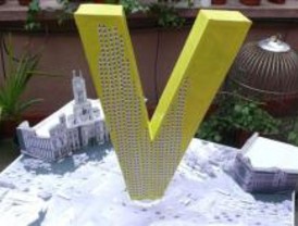 V de Vivienda 'invade' la Cibeles con 5.000 pisos