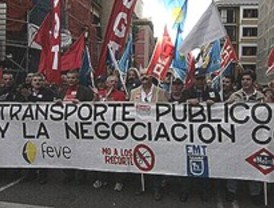 Miles de empleados del transporte público se manifiestan contra los recortes