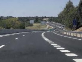 Denuncian que Chapinería detuvo la asfaltadora de la M-501 antes de inaugurarla