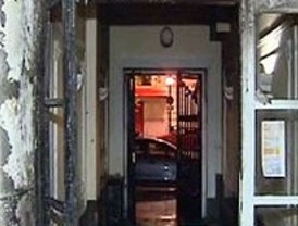Incendian la puerta de un edificio en San Bernardo