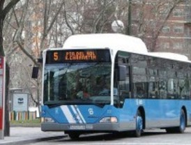Refuerzo de autobuses para llegar a los cementerios