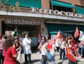 Empleados de Ros Fotocolor se concentran en Madrid para protestar por su despido