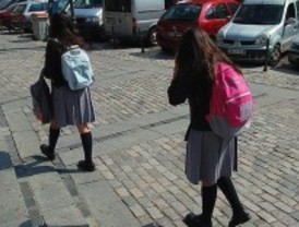 La ayuda al 'cole' privado gana terreno mientras el público pierde fondos