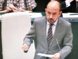 Villanueva no entiende por qué la izquierda rechaza los árboles en Sol