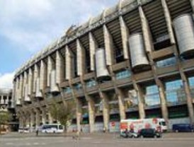 Un extremeño crea una réplica del Santiago Bernabéu en PVC
