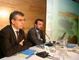 Madrid abre una estación de servicio de bioetanol que ya surte a una flota de cinco vehículos 'limpios'