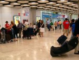 El niño extranjero retenido varias horas en Barajas sufrió una crisis de ansiedad