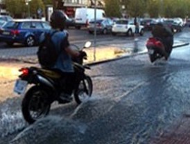 Nuevos Ministerios se encharca por una tubería rota