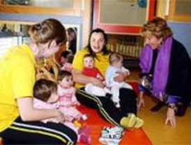 Aguirre inaugura una escuela infantil en Majadahonda