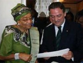 Prada logra que la presidenta de Liberia se implique en el Hospital de San José