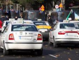 Fomento asegura que los taxistas reconocen que el sector no peligra por la Ley Ómnibus