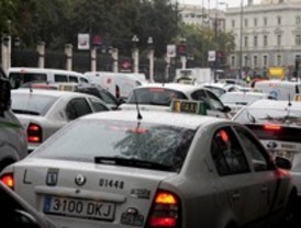 La lluvia complica la circulación en las carreteras madrileñas, que registran 49 accidentes