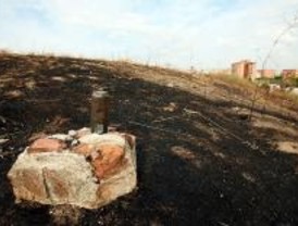 IU denuncia el incendio reiterado de un solar en Hortaleza