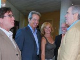 Oposición en bloque al discurso liberalizador y 'espeluznante' de Aguirre