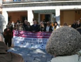 Concentración en Las Rozas para rechazar la violencia contra las mujeres