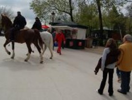 Los agentes a caballo llevarán casco