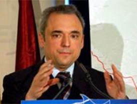 Simancas, un 'presidente de derechos' frente a 'una presidenta de derechas'