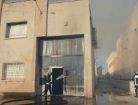 Arde una fábrica de marcos para cuadros en Getafe