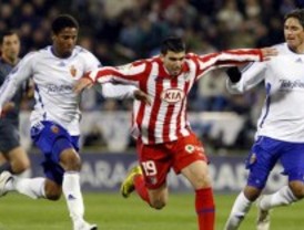 El Atlético rescata en Zaragoza un punto en la prolongación con un hombre menos