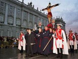 Las cofradías madrileñas reiteran que portarán lazo blanco