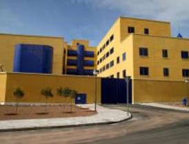 Piden asistencia médica para un interno de Aluche en huelga de hambre