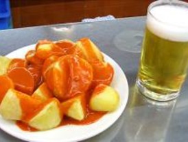 Cerveza y bravas, el aperitivo favorito de los madrileños