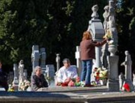 Un millón de personas visita los cementerios de Madrid por el día de Todos los Santos