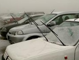 La nieve deja una mujer herida y varios incidentes de tráfico