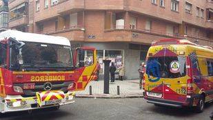 Cuatro intoxicados en el incendio de un piso de Arganzuela
