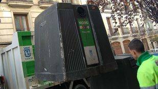 Dos centenares de contenedores de vidrio amanecerán este martes con 400 globos